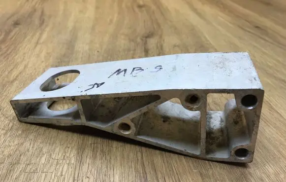 Radiator mount bracket