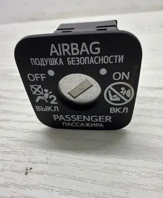 Toyota Avensis T270 Passenger airbag on/off switch 