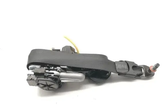 Hyundai i30 Front seatbelt 