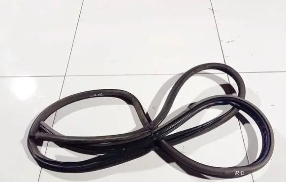 Chrysler PT Cruiser Rubber seal front coupe door 