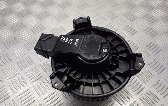 Toyota Yaris Front door blower motor AV2742700-0311