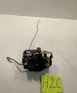 Hyundai i20 (PB PBT) Front door lock 813101J020