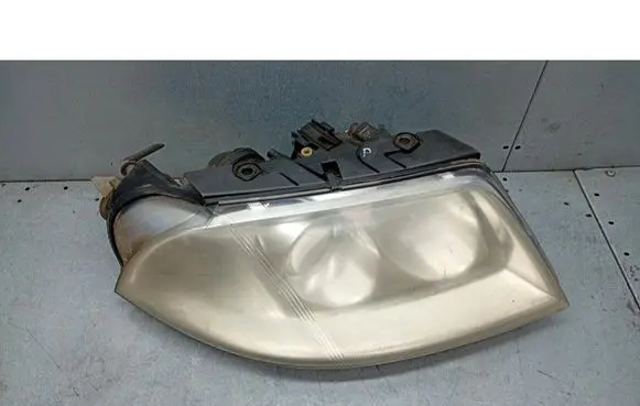 Volkswagen PASSAT B5.5 Front reflector 3B0941016AN