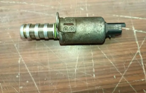 Peugeot 308 Camshaft vanos timing valve v758776080 v7587760