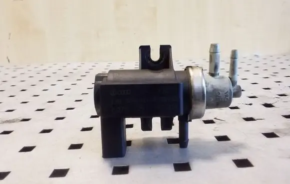 Volkswagen Touareg I Turbo solenoid valve 72290325
