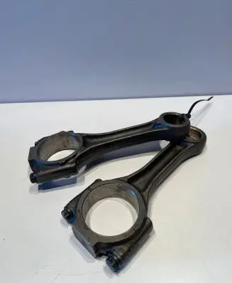 Volkswagen PASSAT B6 Connecting rod/conrod 038J