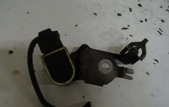 Mercedes-Benz S C217 Rear air suspension level height sensor A2229050503