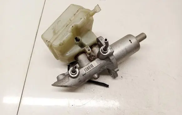 Mercedes-Benz E W211 Master brake cylinder A2114300702