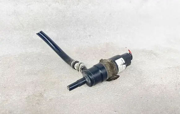 Volkswagen Golf IV Headlight washer pump 001016