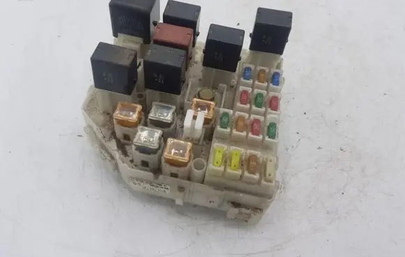 Toyota RAV 4 (XA20) Fuse module 1432953G04