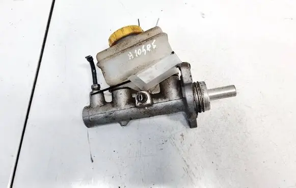 Master brake cylinder