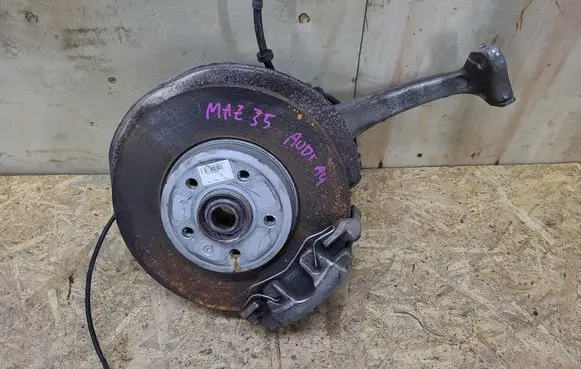 Audi A4 S4 B8 8K Rear wheel hub spindle/knuckle 