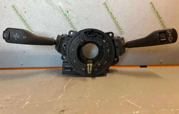 Wiper turn signal indicator stalk/switch