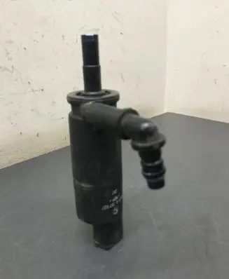 BMW 1 E81 E87 Headlight washer pump 61678357837