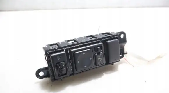 Nissan Juke I F15 Wing mirror switch