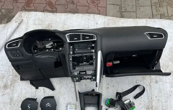 DS Automobiles 4 Dashboard 826013
