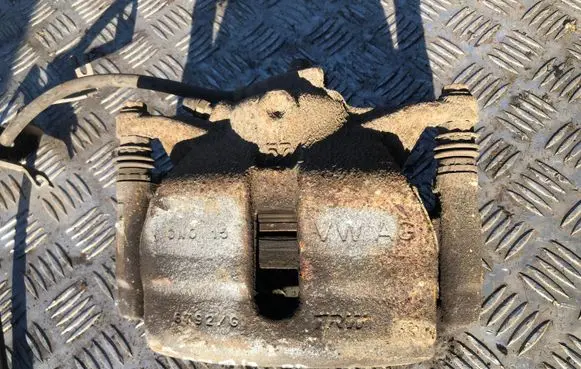 Volkswagen Golf VII Front brake caliper