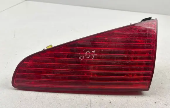 Peugeot 607 Tailgate rear/tail lights 