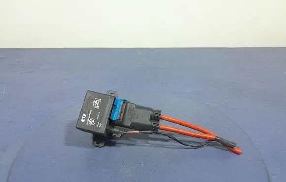 BMW M4 F82 F83 Relay mounting block 6836504