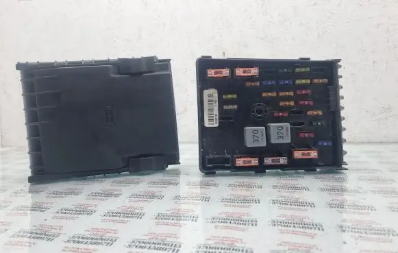 Volkswagen PASSAT CC Fuse module 3C0937125