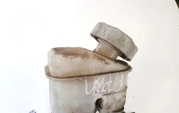 Brake fluid reservoir