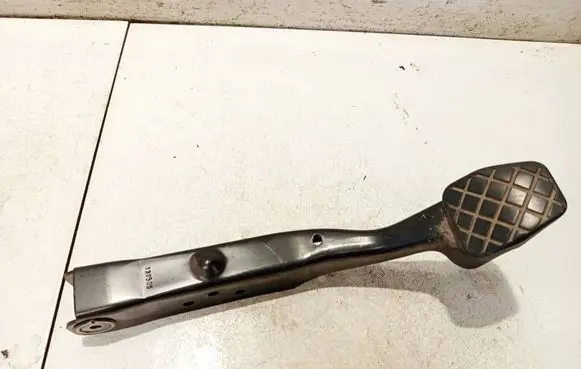 Volkswagen PASSAT B6 Brake pedal 