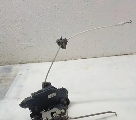 Audi A4 S4 B5 8D Front door lock 4B1837015G