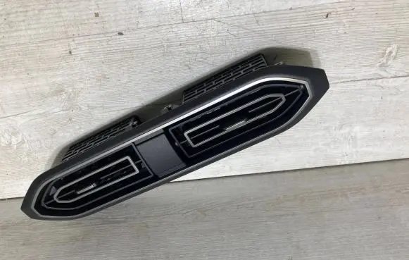 Dacia Sandero III Dash center air vent grill 687500391R 19042022