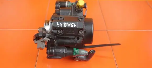 Volkswagen PASSAT B6 Fuel injection high pressure pump 9687959180 RHB 15MB44