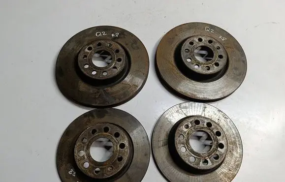 Audi Q2 - Front brake disc 90R02C01203 90R02C01202