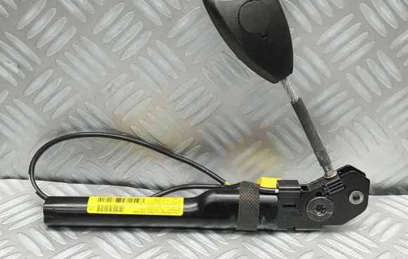 Opel Meriva B Front seatbelt buckle 13305708 34062025D