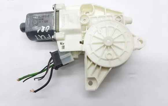 Mercedes-Benz C W204 Front door window regulator motor A2048200142