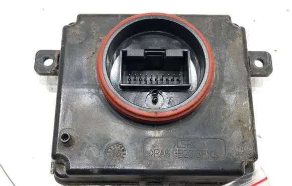 Volkswagen PASSAT B8 Voltage converter/converter module 4G0907697F