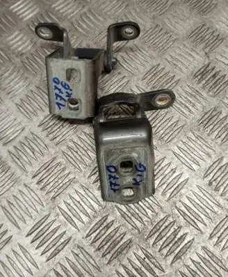 Opel Insignia A Rear door upper hinge