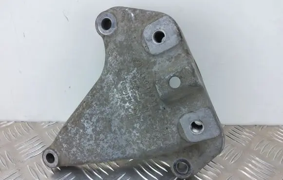 Gearbox mounting bracket