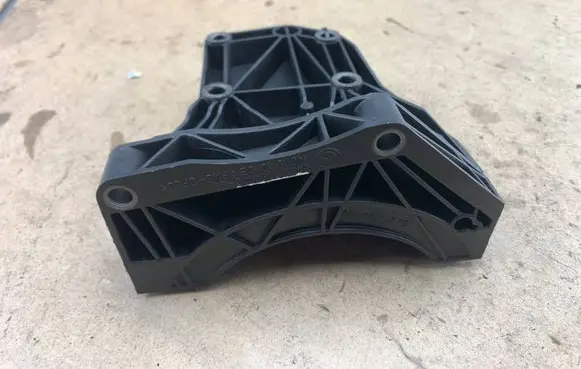 BMW 5 E60 E61 A/C compressor mount bracket 7792202