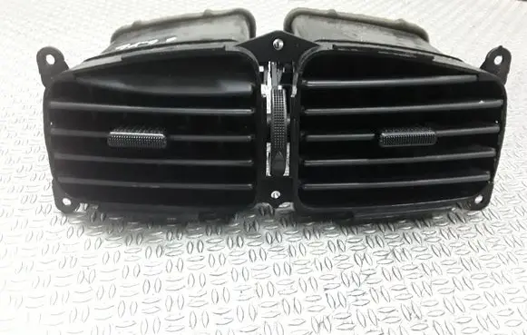 Hyundai Santa Fe Dash center air vent grill