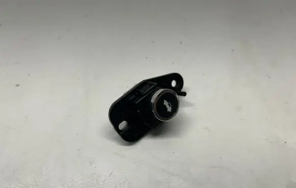 Dodge Challenger Tailgate/boot open switch button 68141864AA