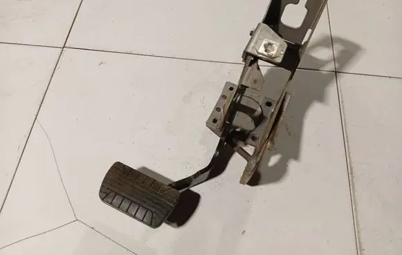 Chevrolet Captiva Brake pedal 