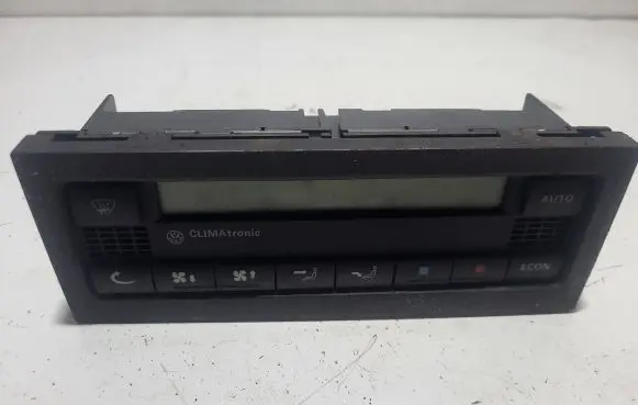 Volkswagen Golf V Climate control unit CUMA0810