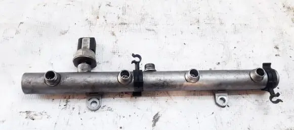 Audi A8 S8 D3 4E Fuel main line pipe 057130089g