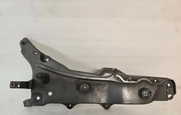 Volvo XC90 Fender mounting bracket 31391777