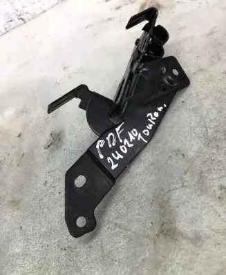 Volkswagen Touran III Other engine bay part