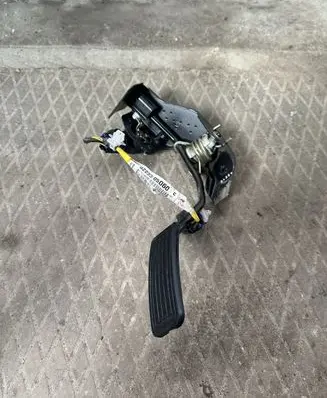 Toyota Avensis T250 Accelerator throttle pedal 8222305060