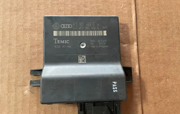 Audi A6 S6 C6 4F Gateway control module 4F0907468D