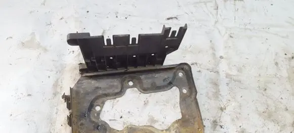 Opel Vectra B Battery box tray 90569751