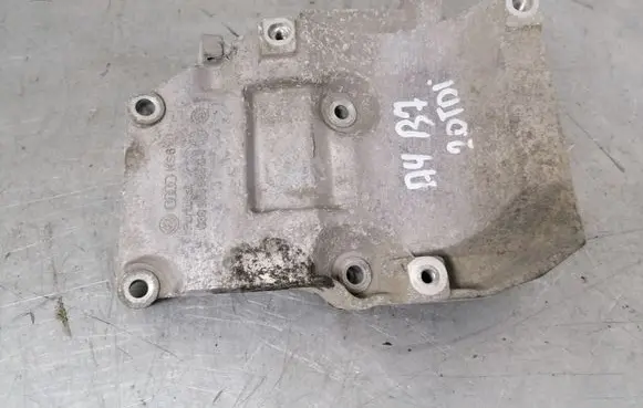 Audi A4 S4 B6 8E 8H A/C compressor mount bracket 038260885C