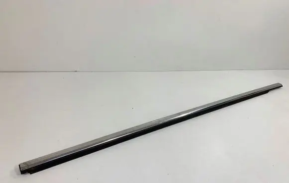 Peugeot 3008 II Front door glass trim molding 9811240480