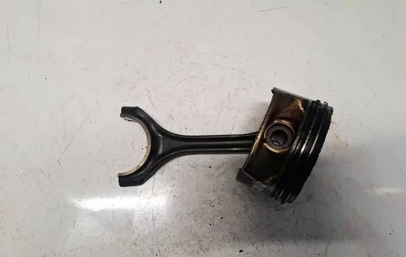 Mercedes-Benz E W212 Piston with connecting rod