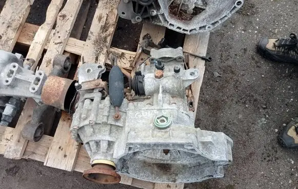Volkswagen Golf III Manual 5 speed gearbox CHD